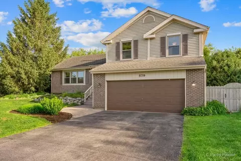 579 Crimson Dr, Crystal Lake, IL 60014