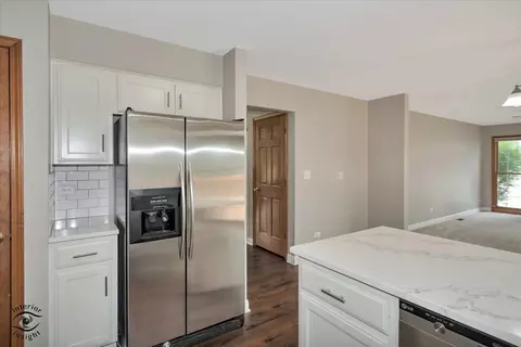 Kitchen - 2016 Saint Andrews Dr, Plainfield, IL 60586 photo 3 of 4