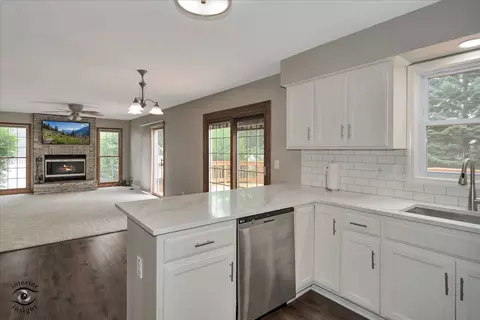 Kitchen - 2016 Saint Andrews Dr, Plainfield, IL 60586 photo 4 of 4