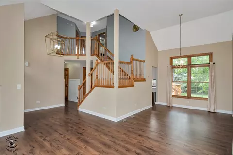 Living - 2016 Saint Andrews Dr, Plainfield, IL 60586 photo 4 of 9