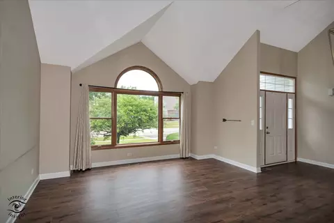 Living - 2016 Saint Andrews Dr, Plainfield, IL 60586 photo 2 of 9