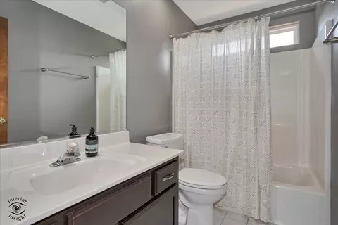 Bath - 2016 Saint Andrews Dr, Plainfield, IL 60586 photo 4 of 4