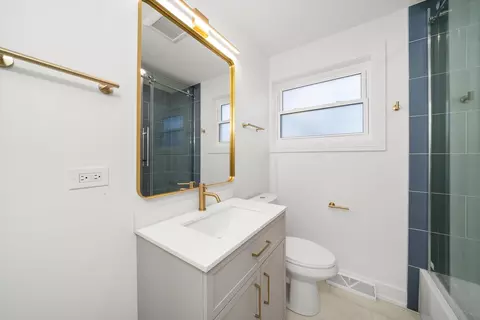Bath - 3700 W 76th Pl, Chicago, IL 60652 photo 1 of 3