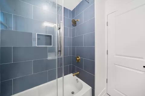 Bath - 3700 W 76th Pl, Chicago, IL 60652 photo 2 of 3