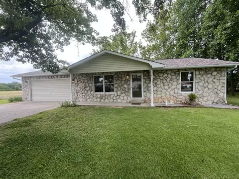 505 E Camelot St, De Soto, IL 62924