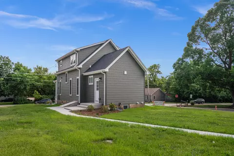Exterior - 790 Wing St, Elgin, IL 60123 photo 5 of 8