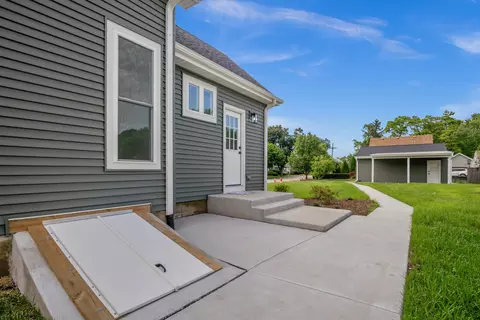 Exterior - 790 Wing St, Elgin, IL 60123 photo 6 of 8
