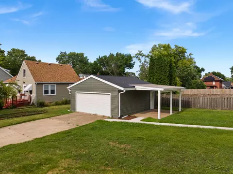Exterior - 790 Wing St, Elgin, IL 60123 photo 7 of 8