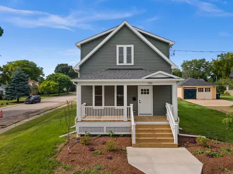 Exterior - 790 Wing St, Elgin, IL 60123 photo 3 of 8