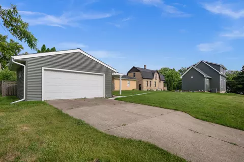 Exterior - 790 Wing St, Elgin, IL 60123 photo 8 of 8