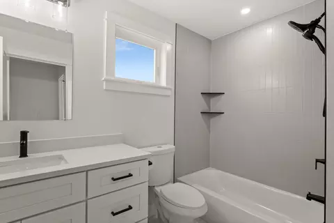 Bath - 790 Wing St, Elgin, IL 60123 photo 2 of 2