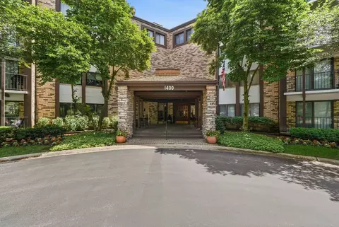 1400 N Yarmouth Pl #303, Mount Prospect, IL 60056