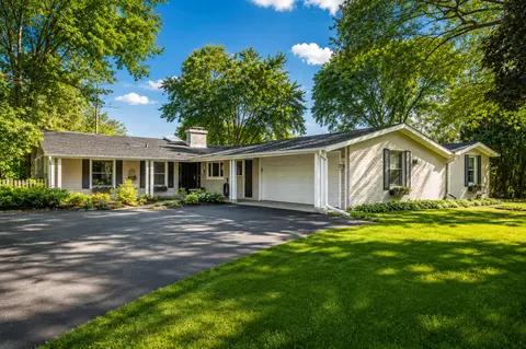 1161 Winwood Dr, Lake Forest, IL 60045