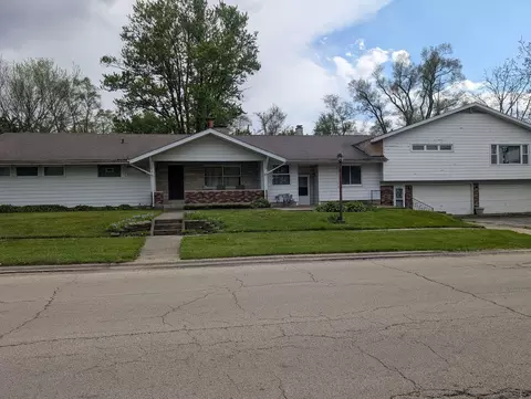 704 W Mckinley St, Harvard, IL 60033