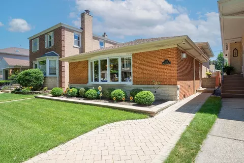 6335 N Karlov Ave, Chicago, IL 60646