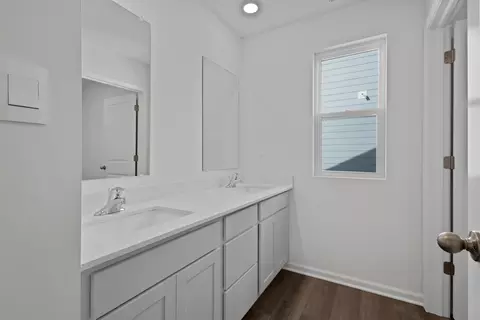 Bath - 14825 S Parkview Dr, Plainfield, IL 60544 photo 1 of 3