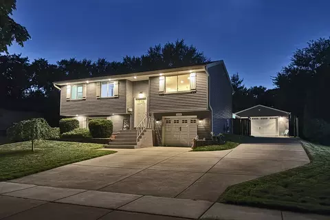 1328 Cabot Ln, Schaumburg, IL 60193