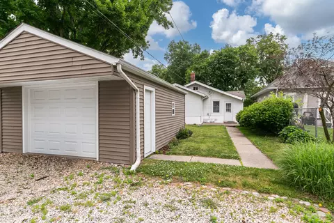 Exterior - 256 7th St, Silvis, IL 61282 photo 1 of 8