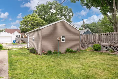 Exterior - 256 7th St, Silvis, IL 61282 photo 7 of 8