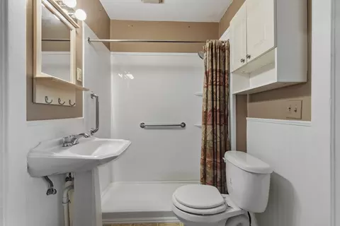 Bath - 256 7th St, Silvis, IL 61282 photo 1 of 2