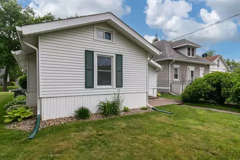 Exterior - 256 7th St, Silvis, IL 61282 photo 5 of 8