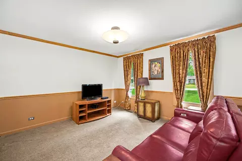 1970 Nottingham Ln, Wheaton, IL 60189 photo 4