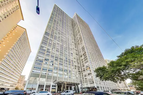 655 W Irving Park Rd #1915, Chicago, IL 60613