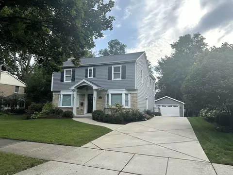 631 N Douglas Ave, Arlington Heights, IL 60004