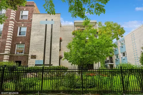 1125 W Lunt Ave #303, Chicago, IL 60626