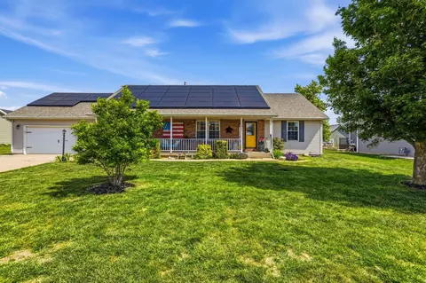 302 Zehr Ln, Fisher, IL 61843