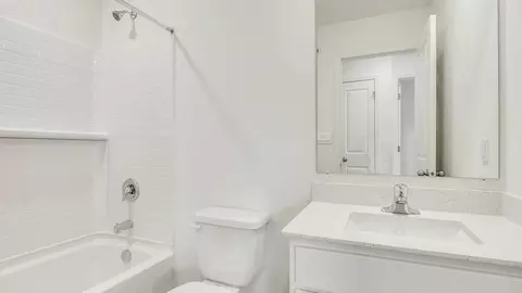 Bath - 1374 Foxglove Dr, Bartlett, IL 60103 photo 5 of 6