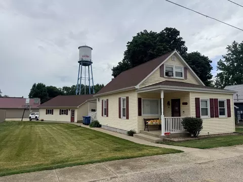 12 W Park Ave, Cherry, IL 61317