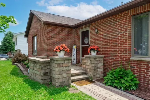 10205 Sharon Ln, Hebron, IL 60034