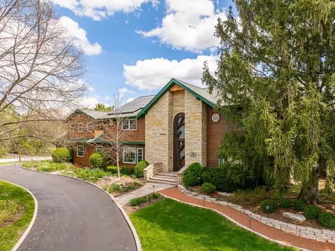 10 Elm St, Hawthorn Woods, IL 60047