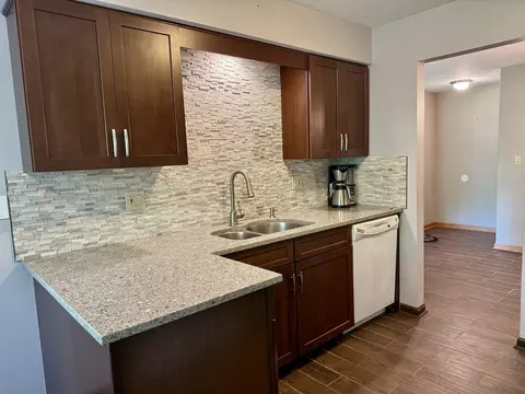 1901 Gresham Cir #A, Wheaton, IL 60189 photo 4
