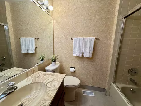 1901 Gresham Cir #A, Wheaton, IL 60189 photo 13