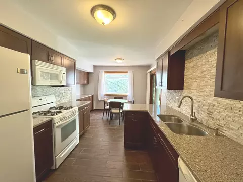 1901 Gresham Cir #A, Wheaton, IL 60189 photo 3