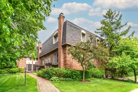 1111 S Waukegan Rd #4, Lake Forest, IL 60045