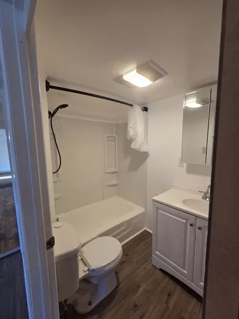 Bath - 19550 Fellows Rd, Morrison, IL 61270 photo 1 of 1