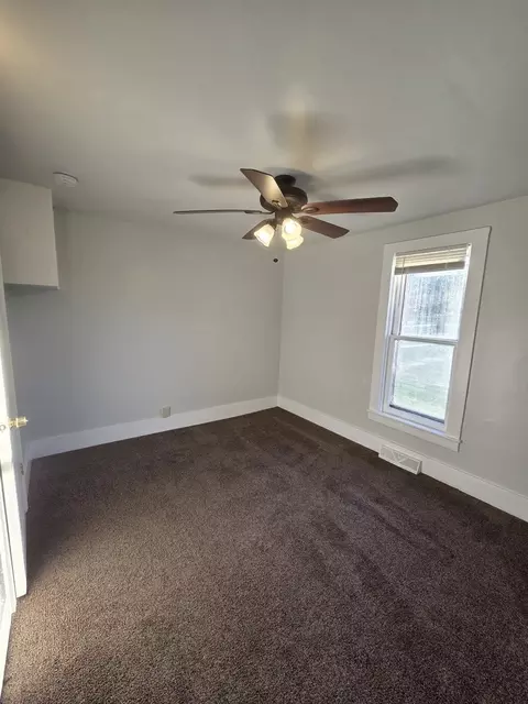 Bedroom - 19550 Fellows Rd, Morrison, IL 61270 photo 2 of 6