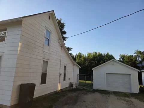 Exterior - 19550 Fellows Rd, Morrison, IL 61270 photo 2 of 6