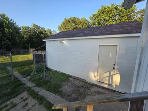 Exterior - 19550 Fellows Rd, Morrison, IL 61270 photo 5 of 6