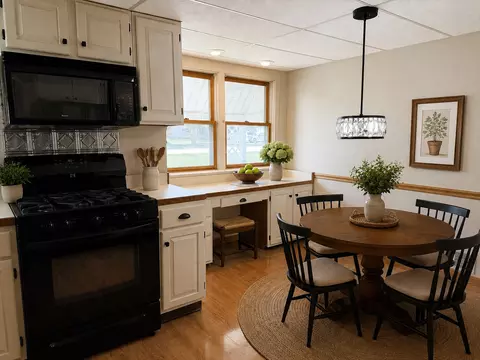 Kitchen - 708 E Glover St, Ottawa, IL 61350 photo 4 of 6