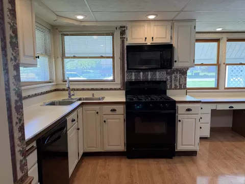 Kitchen - 708 E Glover St, Ottawa, IL 61350 photo 6 of 6