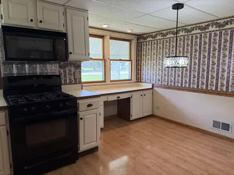 Kitchen - 708 E Glover St, Ottawa, IL 61350 photo 3 of 6