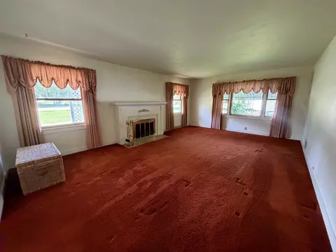 Living - 708 E Glover St, Ottawa, IL 61350 photo 1 of 4