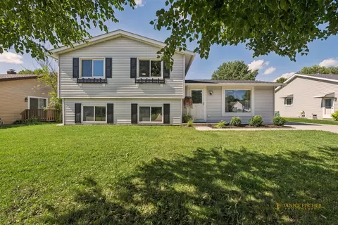 264 Joseph St, Woodstock, IL 60098