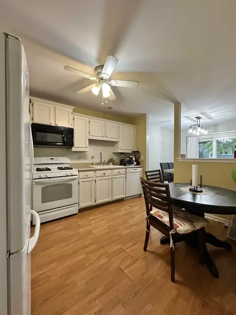 Kitchen - 1346 Brunswick Ct, Elgin, IL 60120 photo 1 of 2