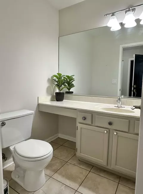 Bath - 1346 Brunswick Ct, Elgin, IL 60120 photo 1 of 3