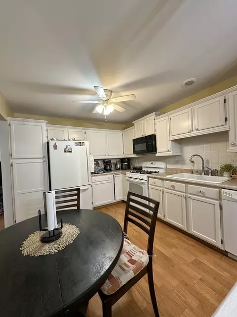Kitchen - 1346 Brunswick Ct, Elgin, IL 60120 photo 2 of 2